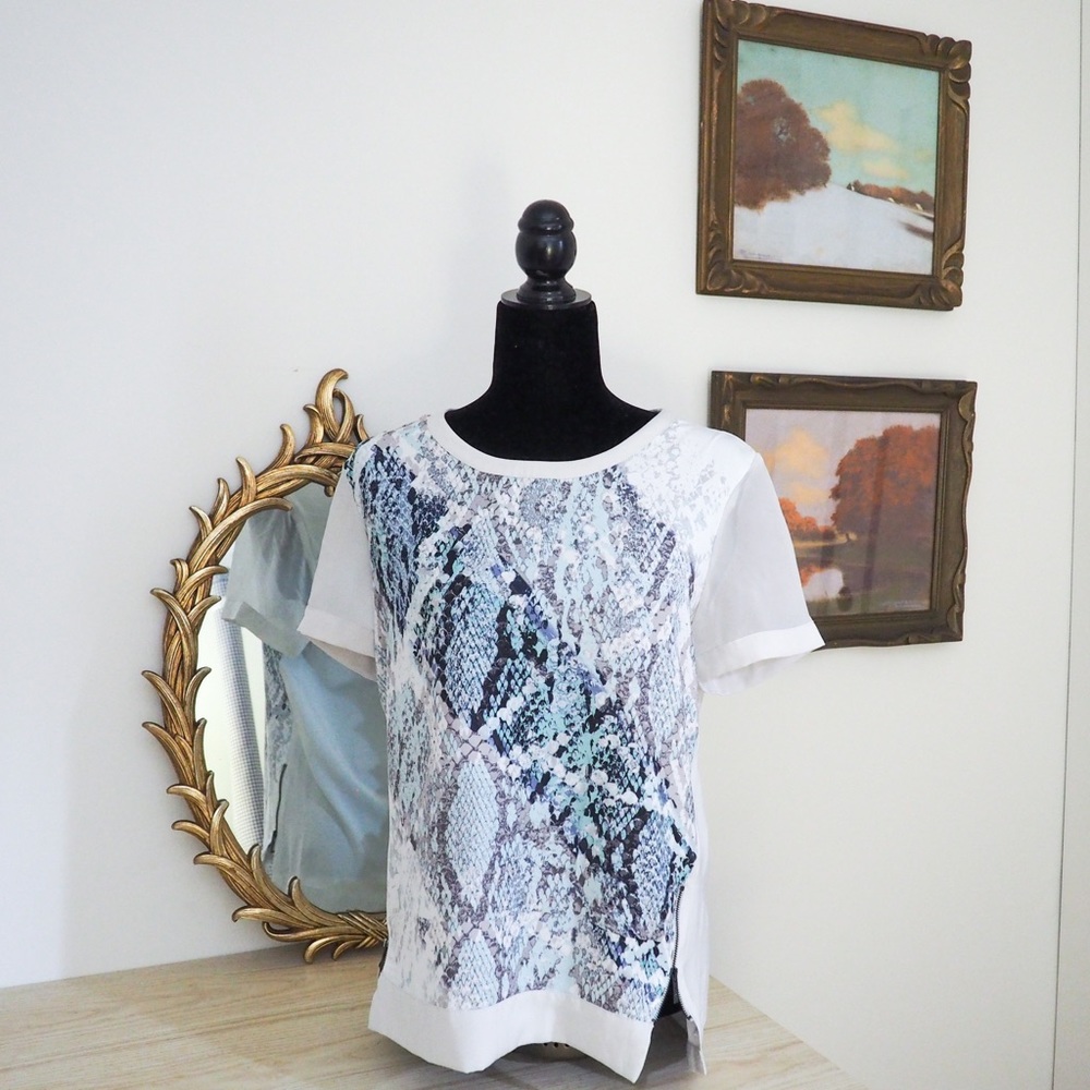 💚 DONATED 💚 CALVIN KLEIN Snake Print Top - Picture 1 of 2